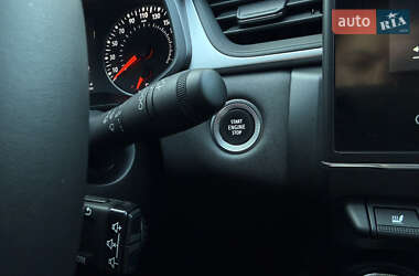 Внедорожник / Кроссовер Renault Captur 2021 в 