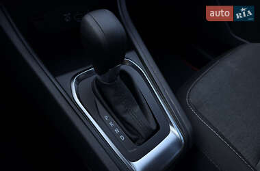Внедорожник / Кроссовер Renault Captur 2021 в 