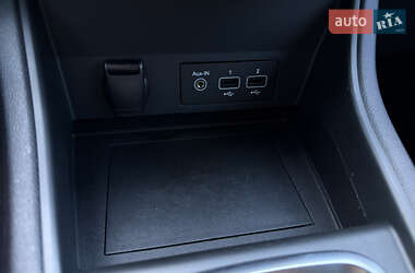 Внедорожник / Кроссовер Renault Captur 2021 в 