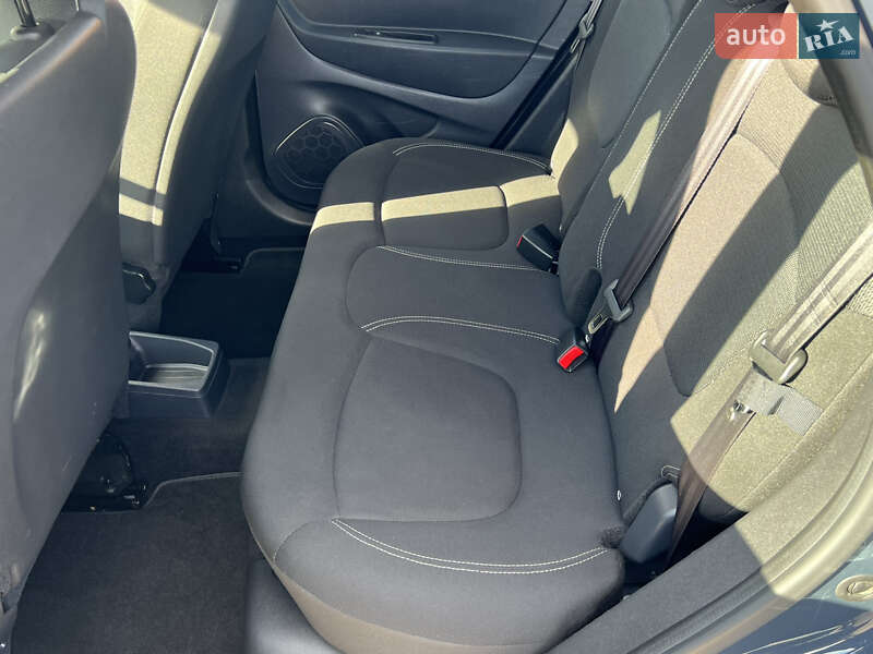 Внедорожник / Кроссовер Renault Captur 2018 в Лопатине