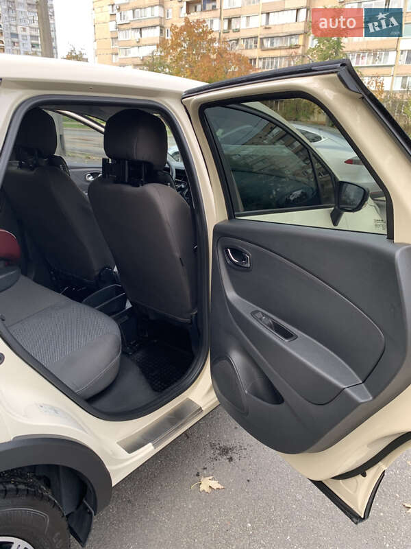 Позашляховик / Кросовер Renault Captur 2016 в Києві фото 8 Позашляховик / Кросовер Renault Captur 2016 в Києві