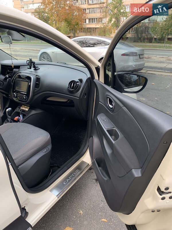 Позашляховик / Кросовер Renault Captur 2016 в Києві фото 10 Позашляховик / Кросовер Renault Captur 2016 в Києві