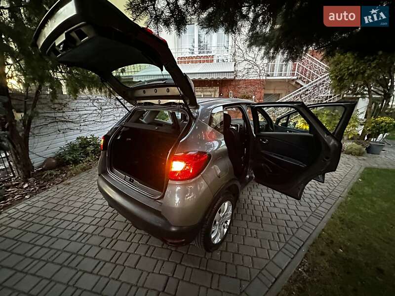 Внедорожник / Кроссовер Renault Captur 2015 в Львове