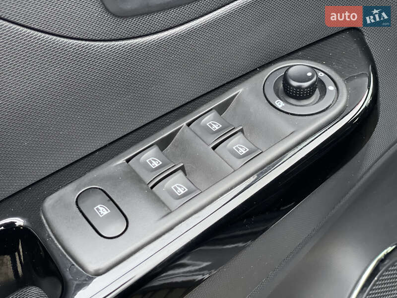 Позашляховик / Кросовер Renault Captur 2013 в Бердичеві фото 45 Позашляховик / Кросовер Renault Captur 2013 в Бердичеві