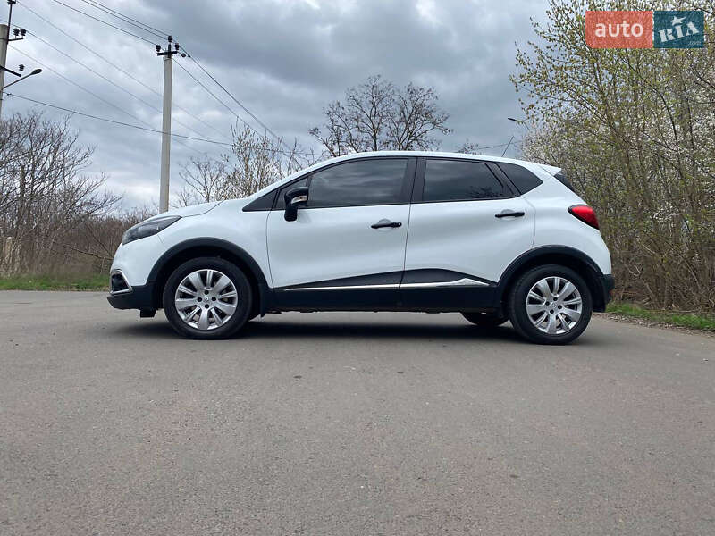 Внедорожник / Кроссовер Renault Captur 2015 в Великодолинском