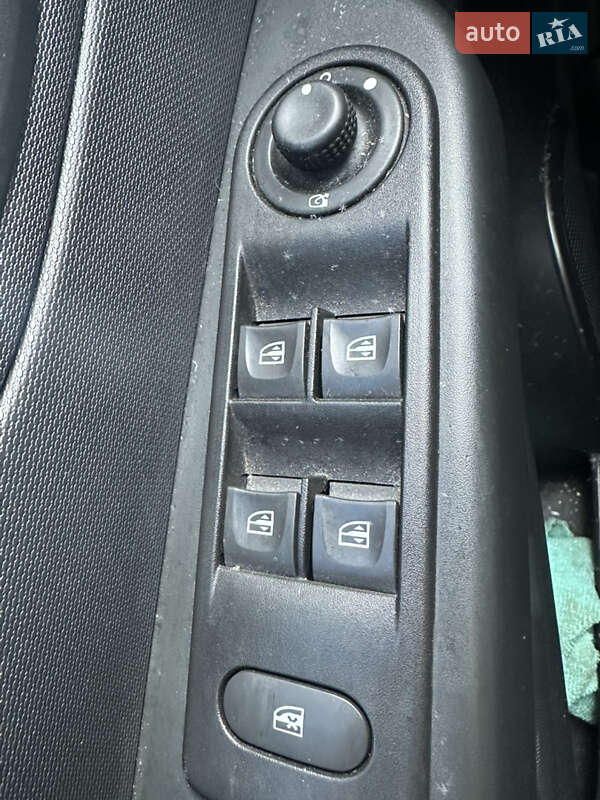 Внедорожник / Кроссовер Renault Captur 2014 в Сумах