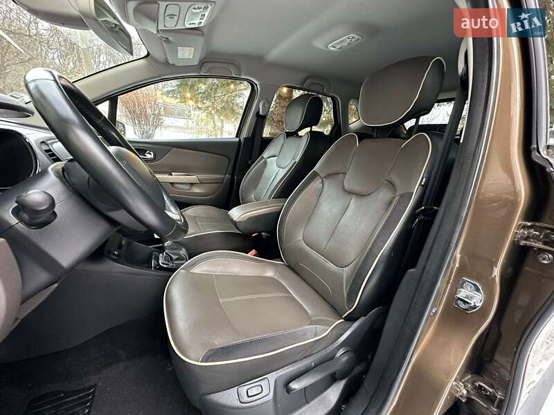 Позашляховик / Кросовер Renault Captur 2016 в Львові