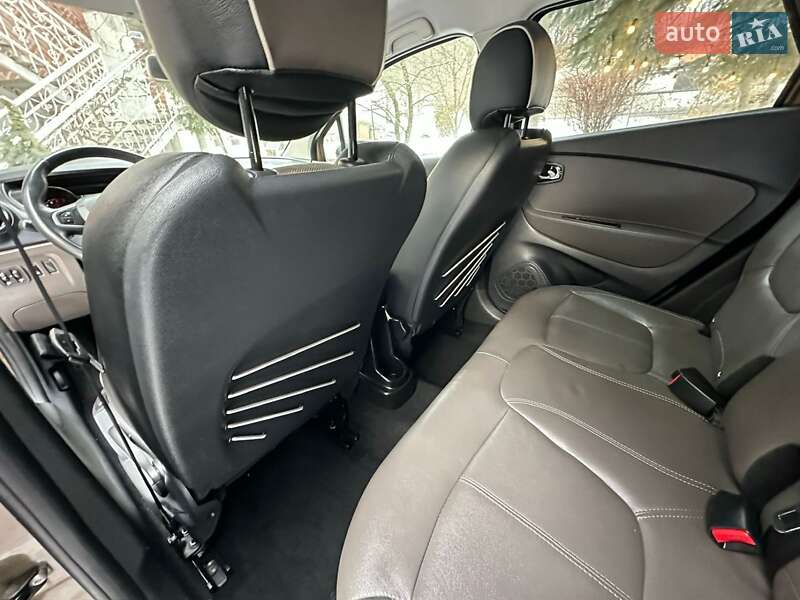 Позашляховик / Кросовер Renault Captur 2016 в Львові