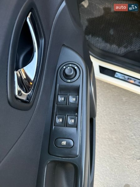 Внедорожник / Кроссовер Renault Captur 2014 в Сумах
