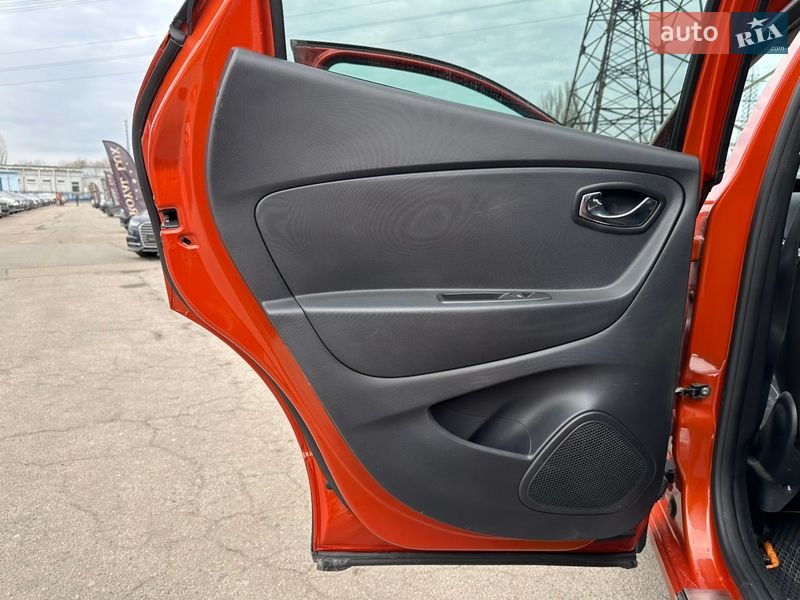 Внедорожник / Кроссовер Renault Captur 2015 в Харькове