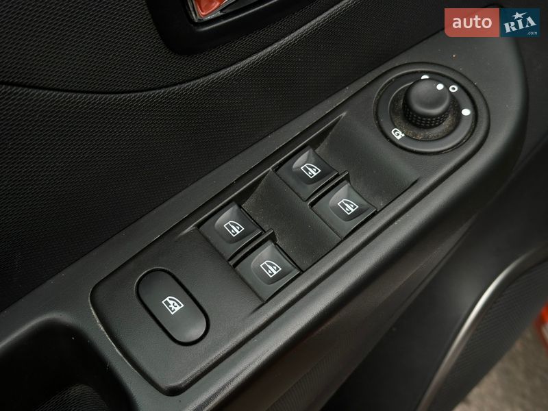 Внедорожник / Кроссовер Renault Captur 2015 в Харькове