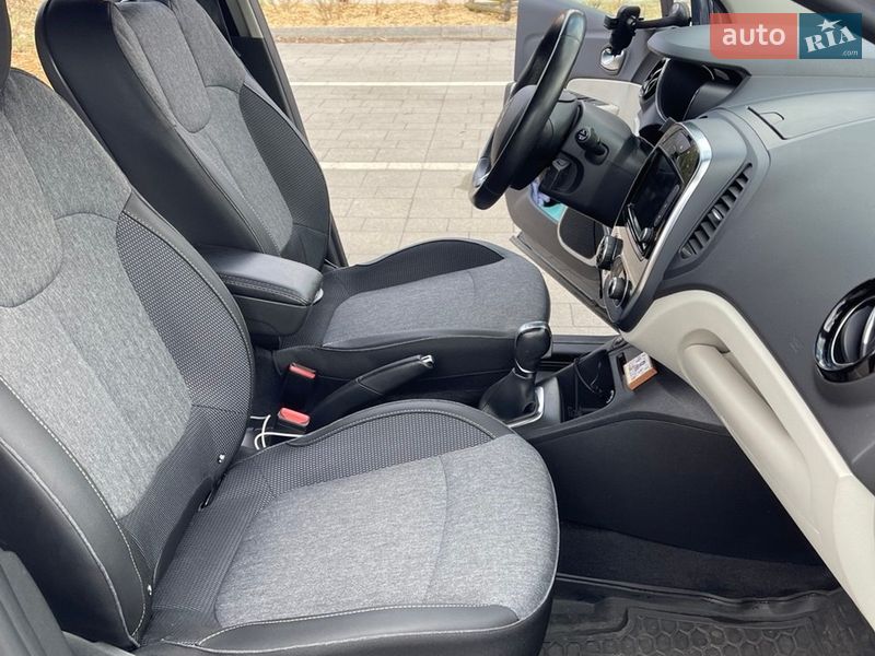 Позашляховик / Кросовер Renault Captur 2019 в Харкові