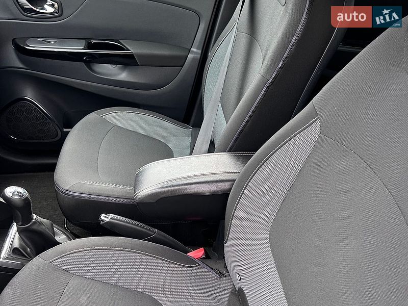 Позашляховик / Кросовер Renault Captur 2016 в Житомирі