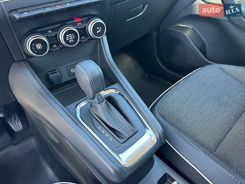 Внедорожник / Кроссовер Renault Captur 2024 в Киеве