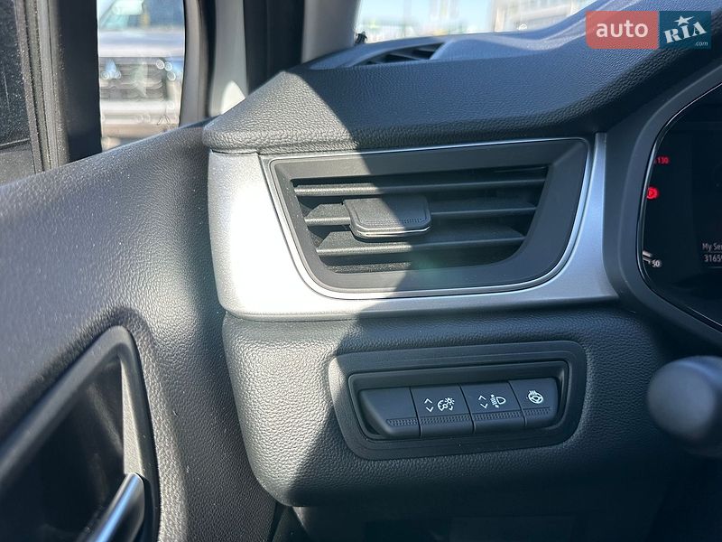 Внедорожник / Кроссовер Renault Captur 2024 в Киеве