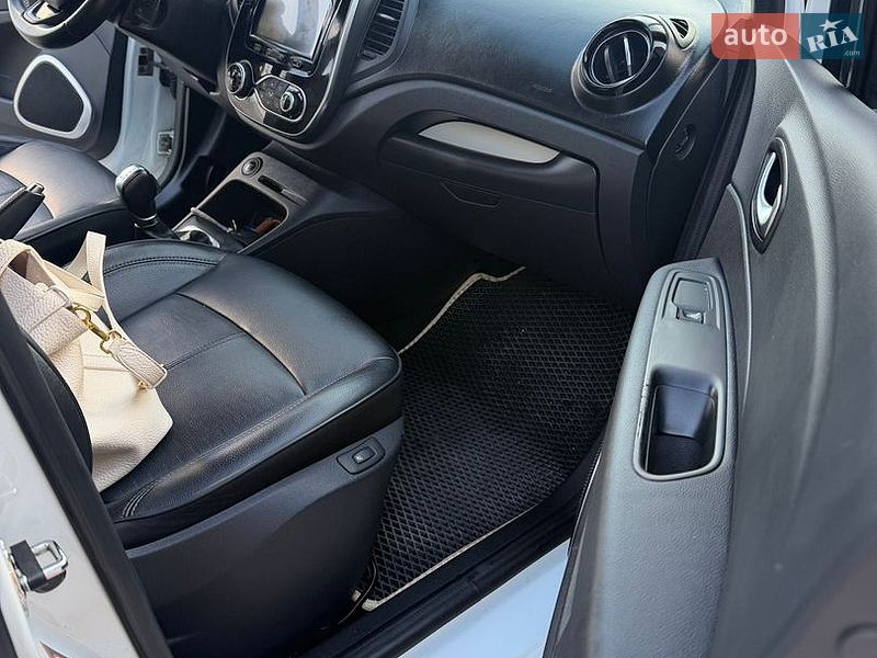 Внедорожник / Кроссовер Renault Captur 2019 в Тернополе