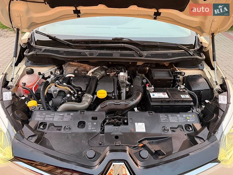 Позашляховик / Кросовер Renault Captur 2015 в Львові