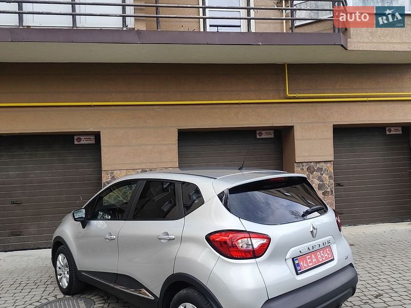 Позашляховик / Кросовер Renault Captur 2015 в Івано-Франківську