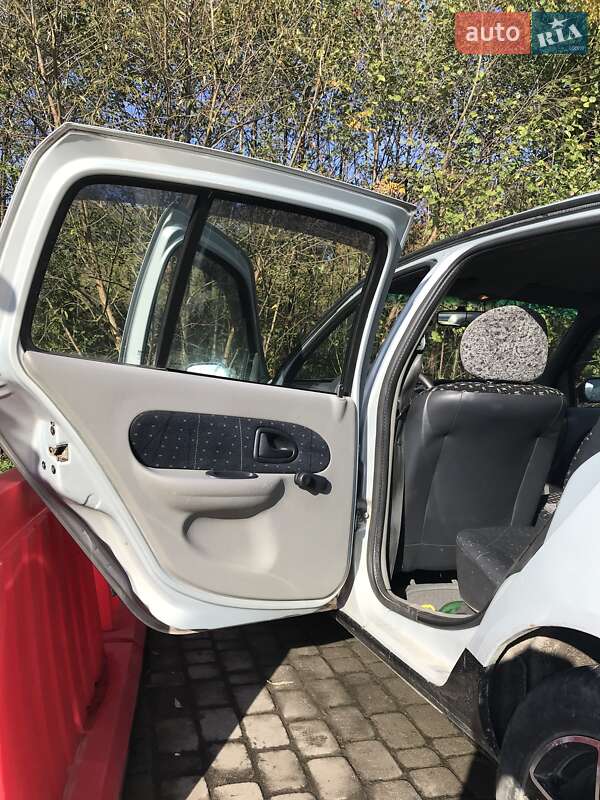 Седан Renault Clio Symbol 2003 в Львове фото 5 Седан Renault Clio Symbol 2003 в Львове