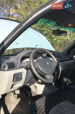 Седан Renault Clio Symbol 2003 в Львове