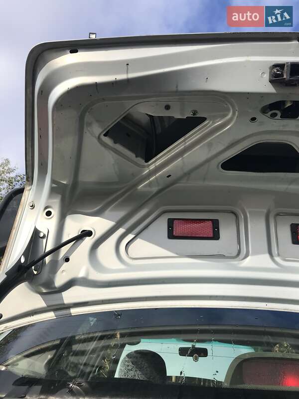 Седан Renault Clio Symbol 2003 в Львове фото 4 Седан Renault Clio Symbol 2003 в Львове