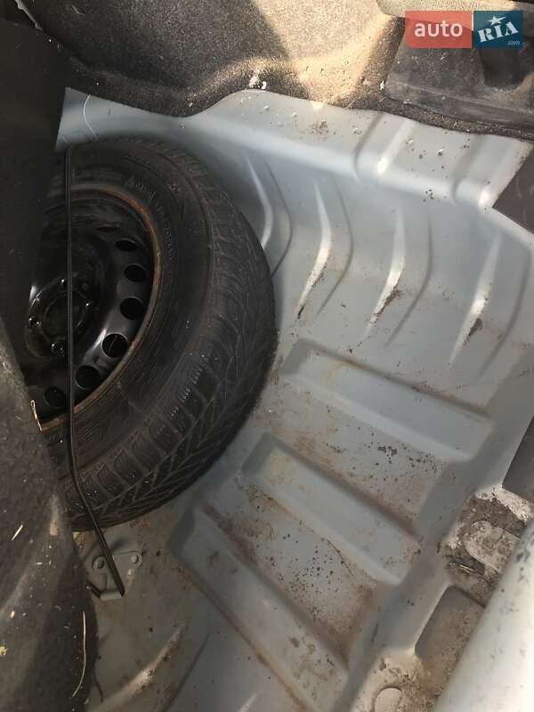 Седан Renault Clio Symbol 2003 в Львове фото 11 Седан Renault Clio Symbol 2003 в Львове