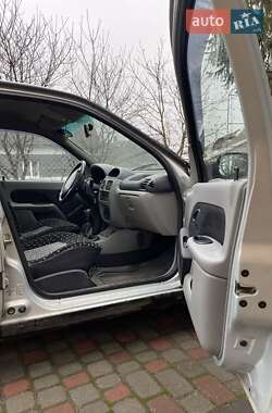 Седан Renault Clio Symbol 2003 в Львове