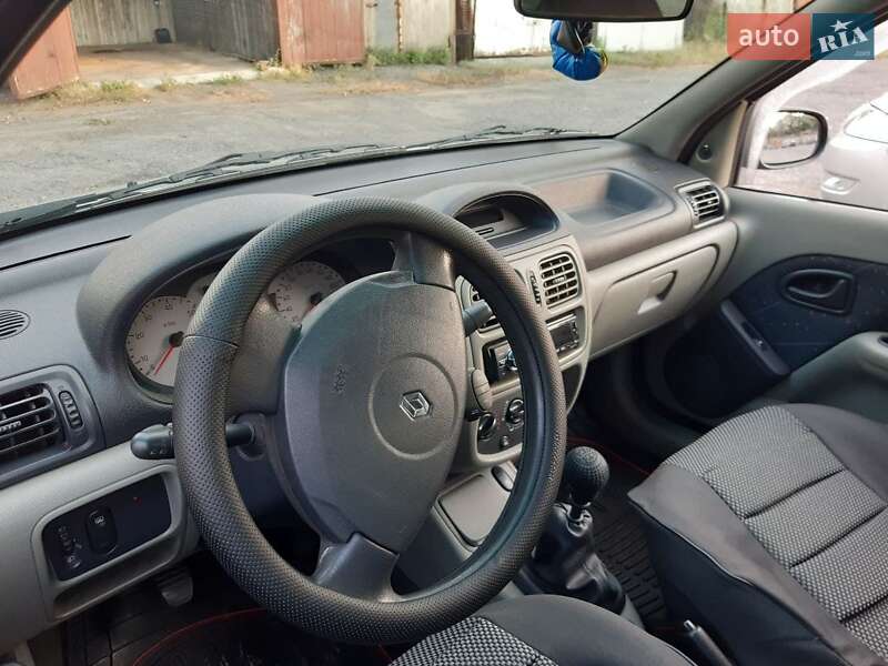 Седан Renault Clio Symbol 2003 в Киеве фото 7 Седан Renault Clio Symbol 2003 в Киеве