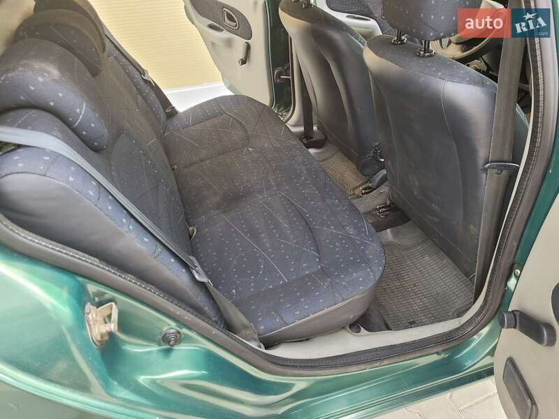 Седан Renault Clio Symbol 2003 в Макарове