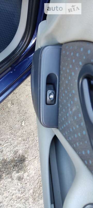 Седан Renault Clio Symbol 2006 в Черновцах