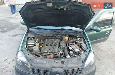 Седан Renault Clio Symbol 2002 в 