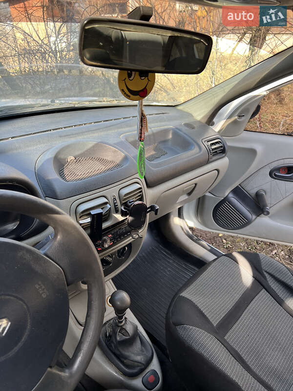 Седан Renault Clio Symbol 2002 в Старом Самборе