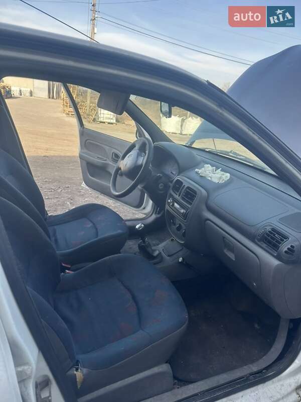 Седан Renault Clio Symbol 2002 в Киеве