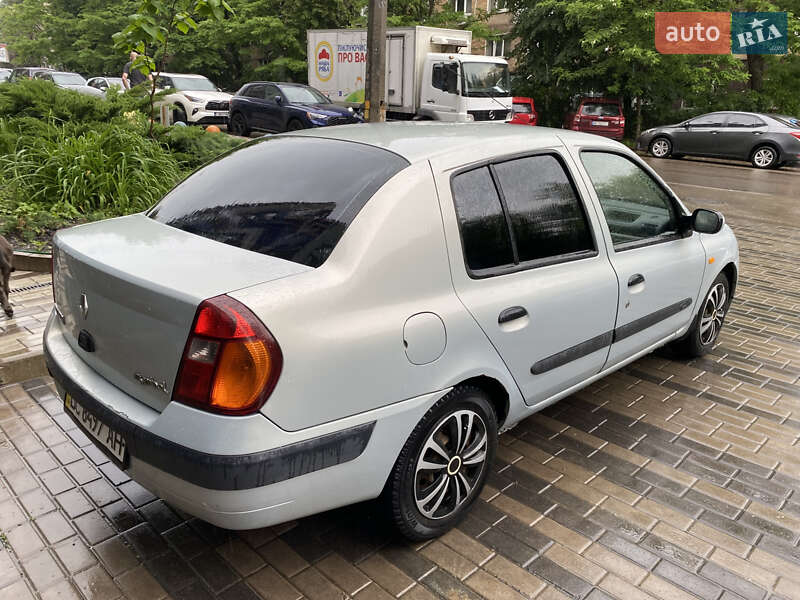 Седан Renault Clio Symbol 2002 в Киеве