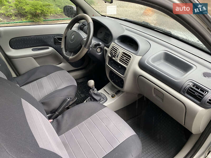 Седан Renault Clio Symbol 2002 в Киеве