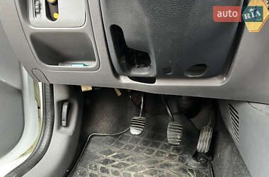 Седан Renault Clio Symbol 2001 в 