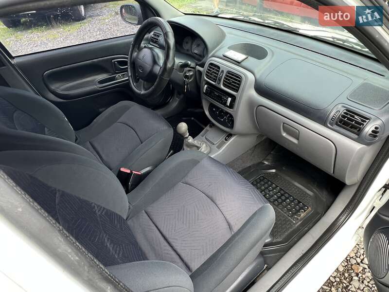 Седан Renault Clio Symbol 2001 в Шептицькому
