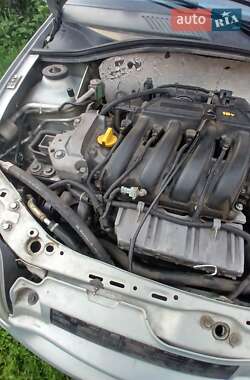 Седан Renault Clio Symbol 2001 в 