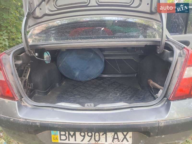 Седан Renault Clio Symbol 2003 в Глухове