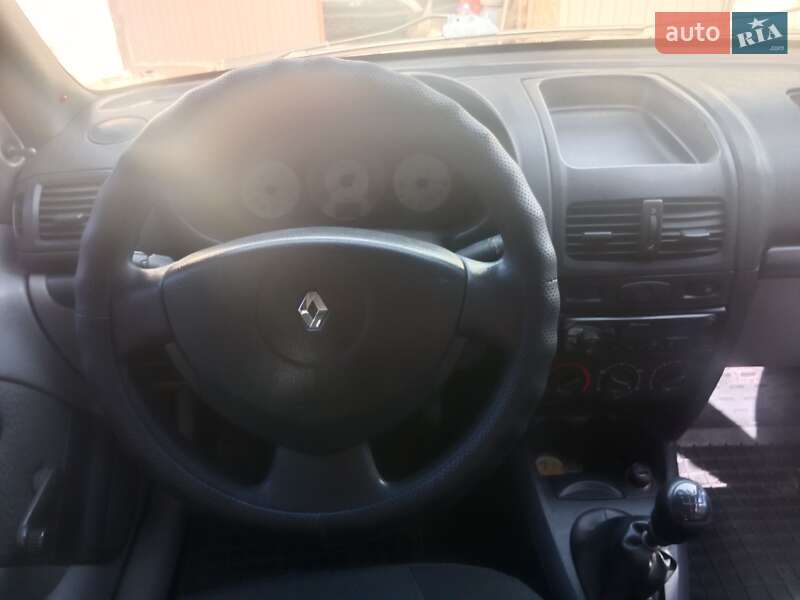 Седан Renault Clio Symbol 2006 в Погребах