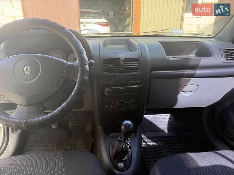 Седан Renault Clio Symbol 2006 в Погребах