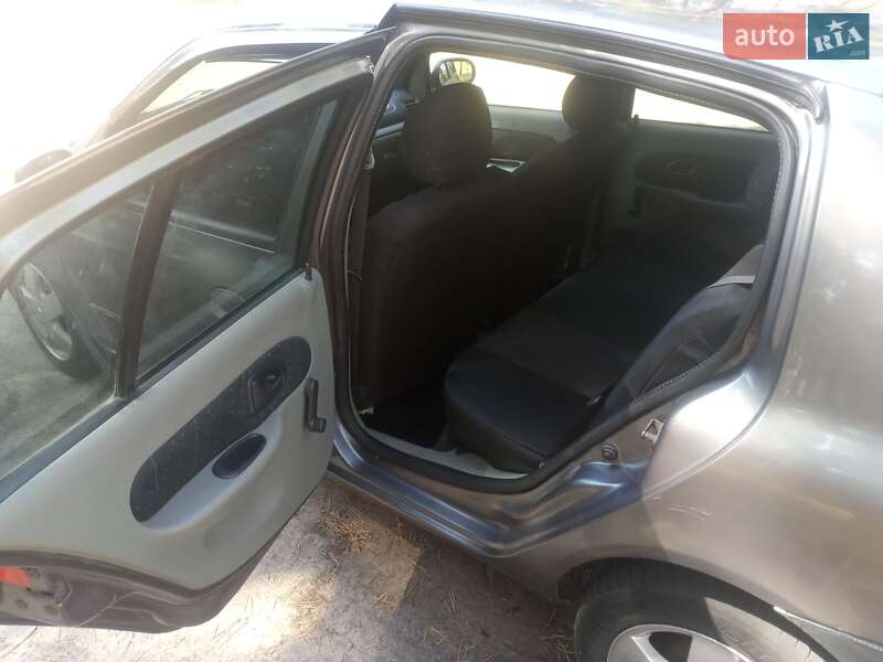 Седан Renault Clio Symbol 2003 в Каменском фото 4 Седан Renault Clio Symbol 2003 в Каменском