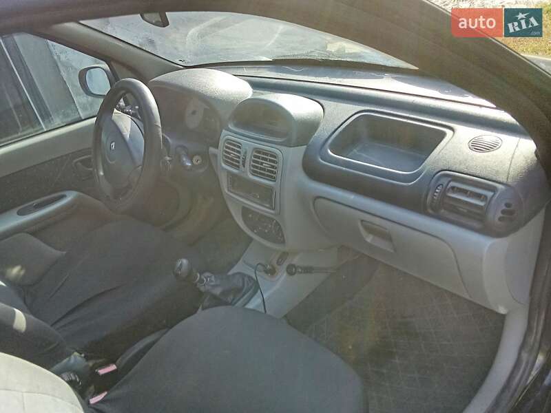 Седан Renault Clio Symbol 2004 в Черкассах фото 3 Седан Renault Clio Symbol 2004 в Черкассах