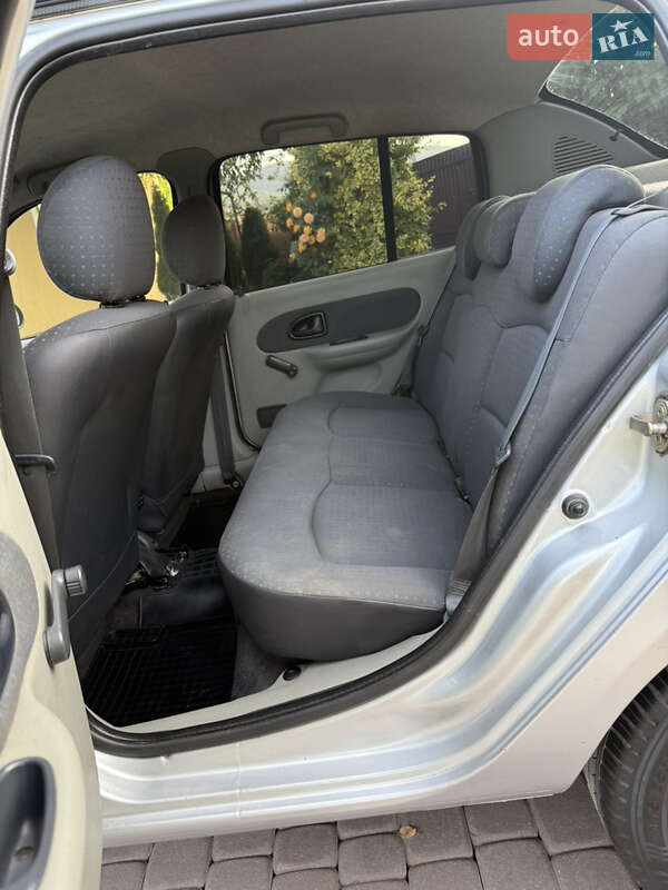 Седан Renault Clio Symbol 2005 в Косове