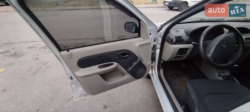 Седан Renault Clio Symbol 2003 в Дніпрі фото 11 Седан Renault Clio Symbol 2003 в Дніпрі