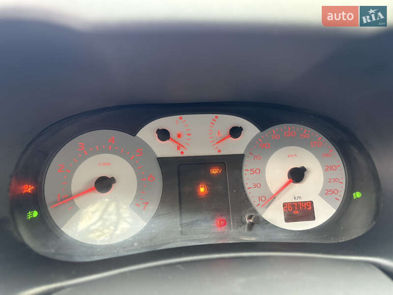 Седан Renault Clio Symbol 2006 в Черновцах