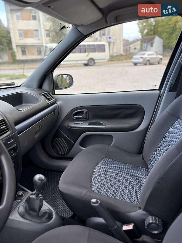 Седан Renault Clio Symbol 2006 в Черновцах