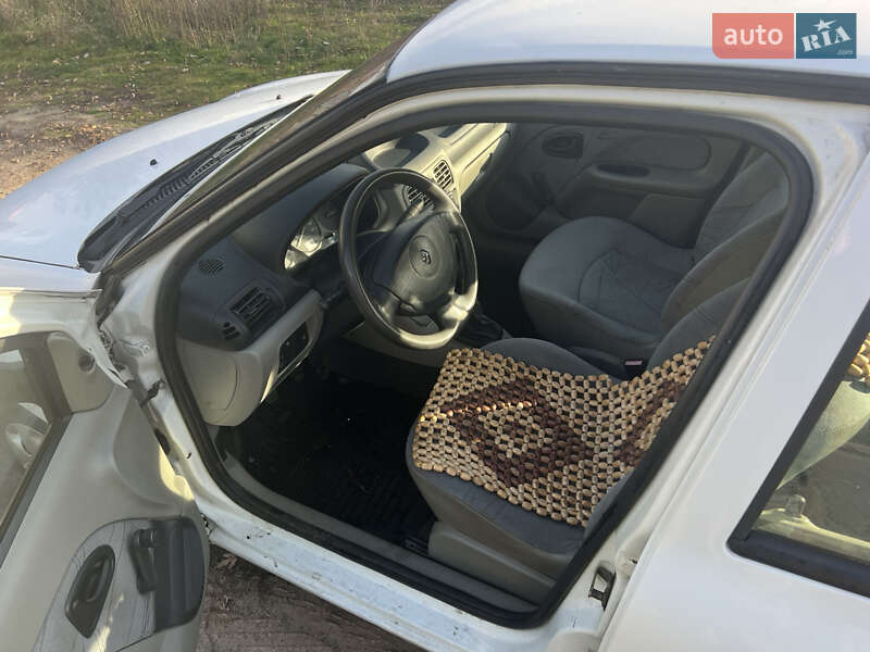 Седан Renault Clio Symbol 2004 в Киеве фото 12 Седан Renault Clio Symbol 2004 в Киеве