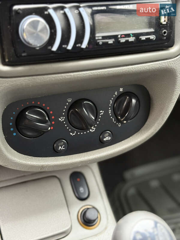 Седан Renault Clio Symbol 2005 в Косові фото 16 Седан Renault Clio Symbol 2005 в Косові