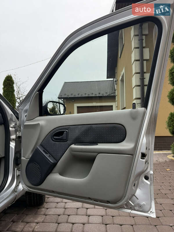 Седан Renault Clio Symbol 2005 в Косові фото 25 Седан Renault Clio Symbol 2005 в Косові